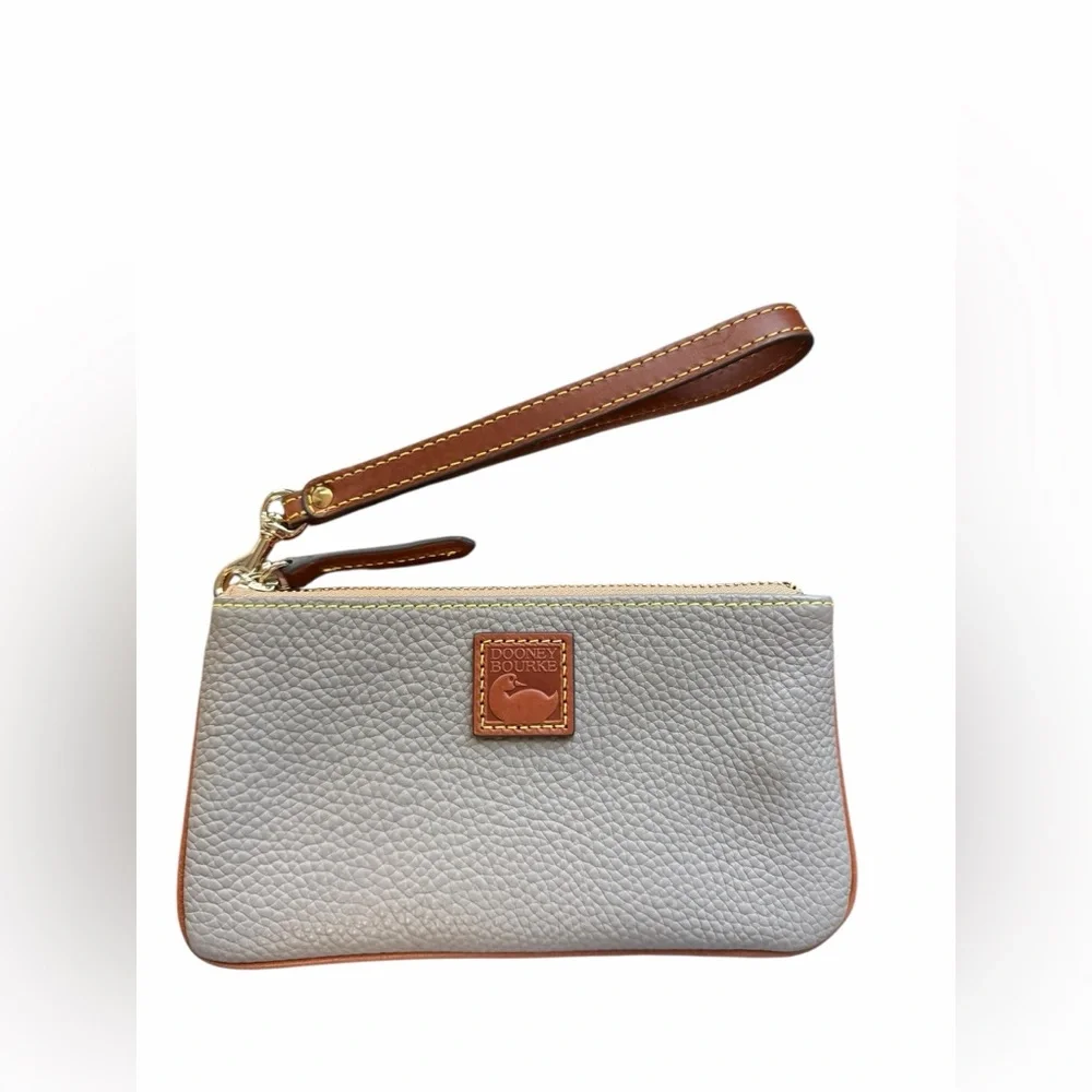 Dooney & Bourke Pebble Leather Wristlet Taupe Zip Clutch Wallet Card Case NWOT - Picture 2 of 7